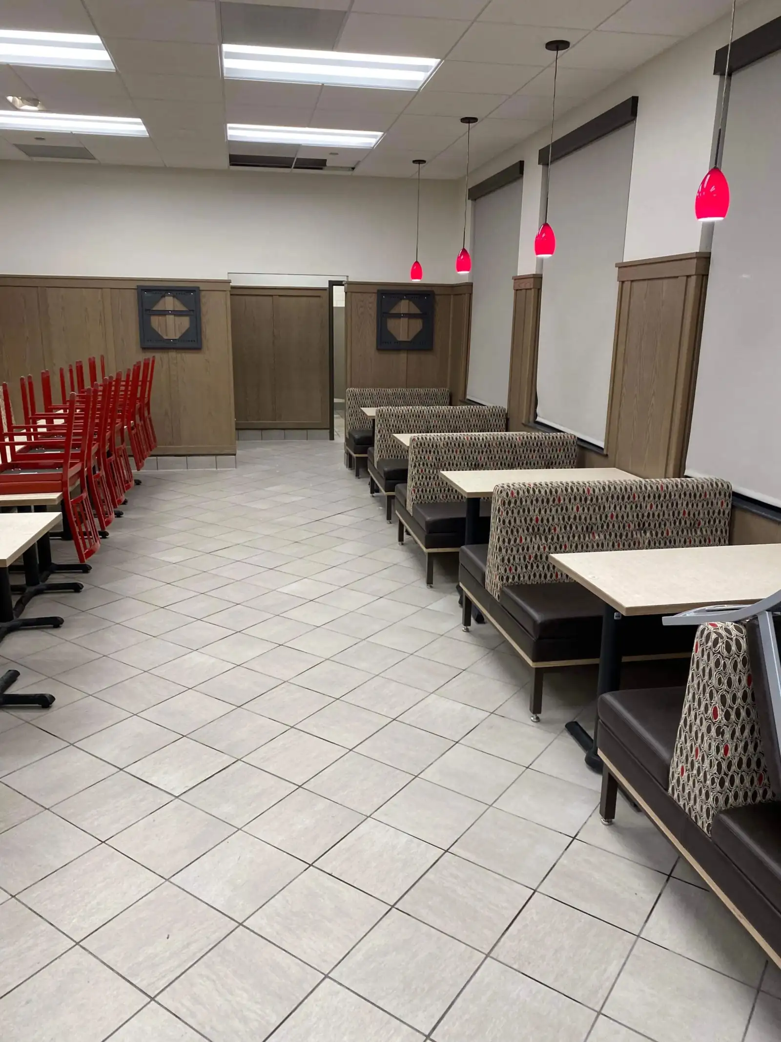 Restaurant dining room with clean tile flooring and set seating
